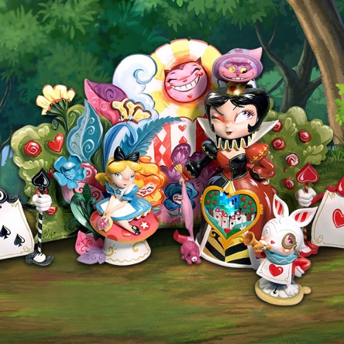 Enesco, LLC Alice in Wonderland (Deluxe) Collectible Set